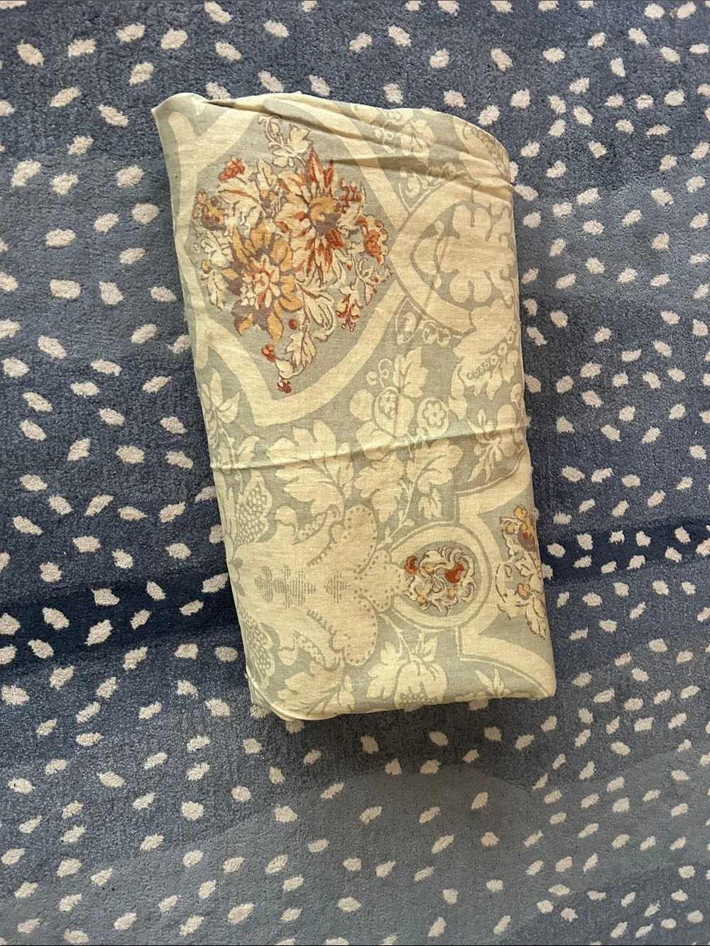 Pottery Barn Classic Floral Reversible Duvet Cover & 2 standard shams.